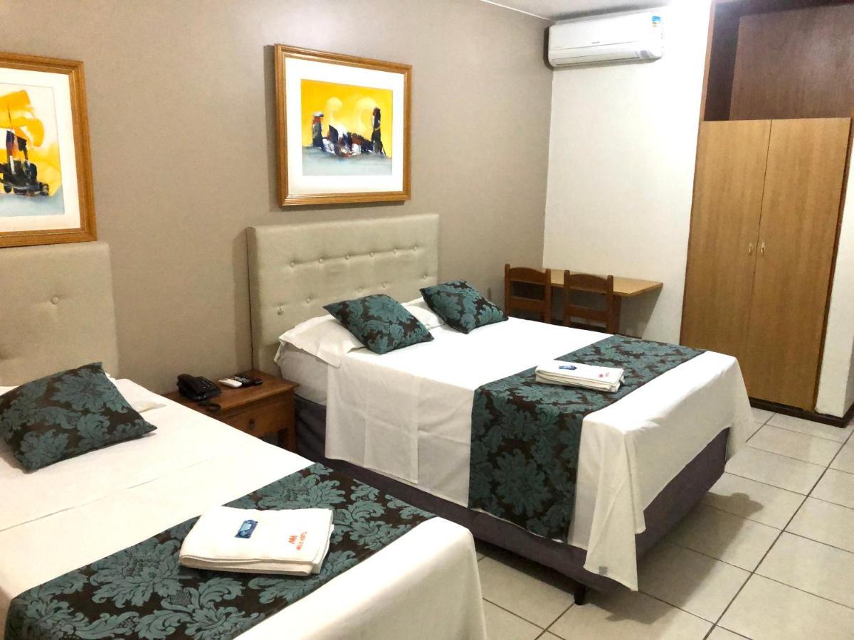 Max Hotel Núcleo Bandeirante エクステリア 写真