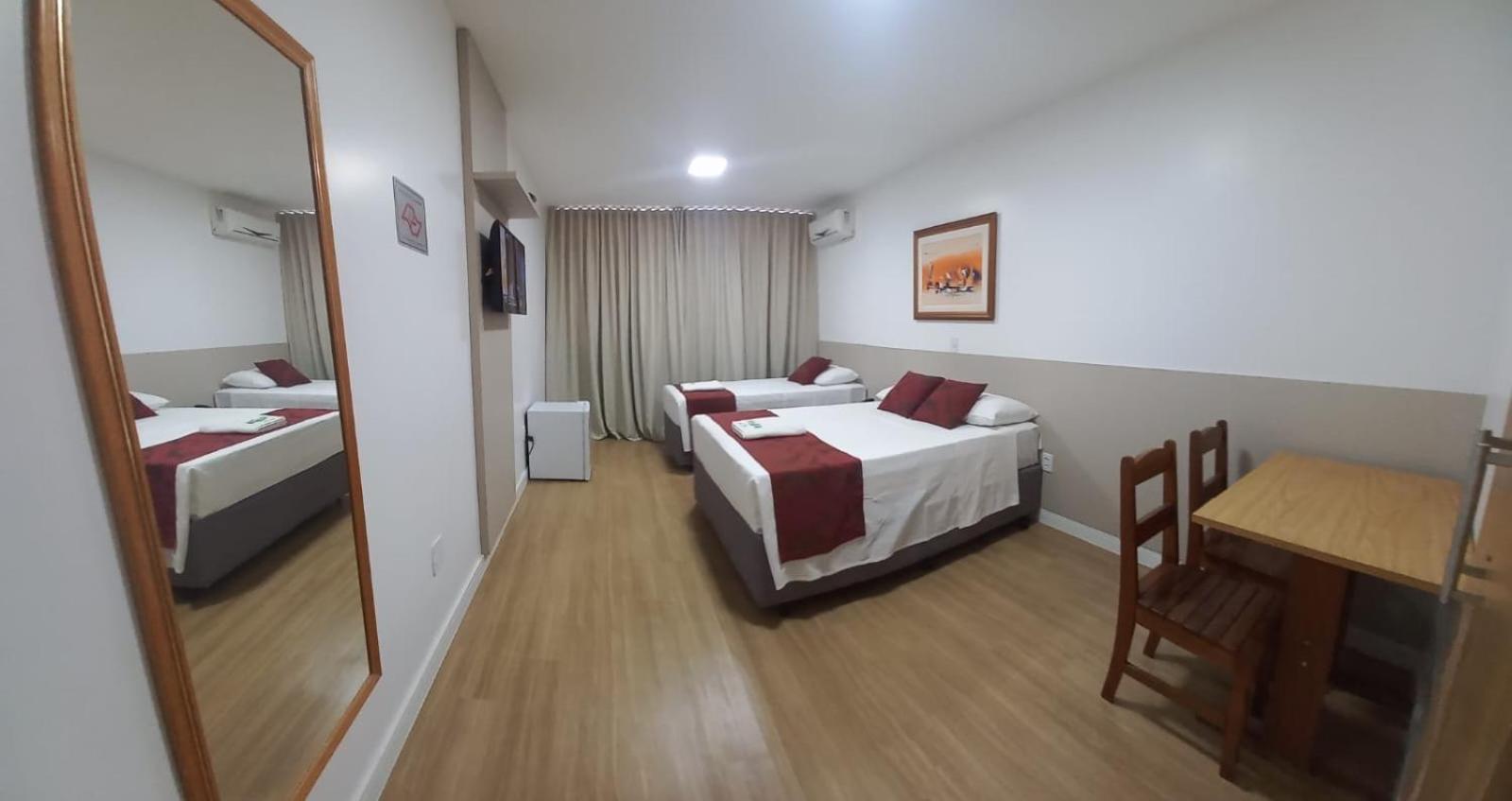 Max Hotel Núcleo Bandeirante エクステリア 写真