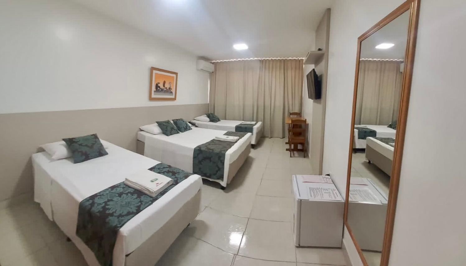 Max Hotel Núcleo Bandeirante エクステリア 写真