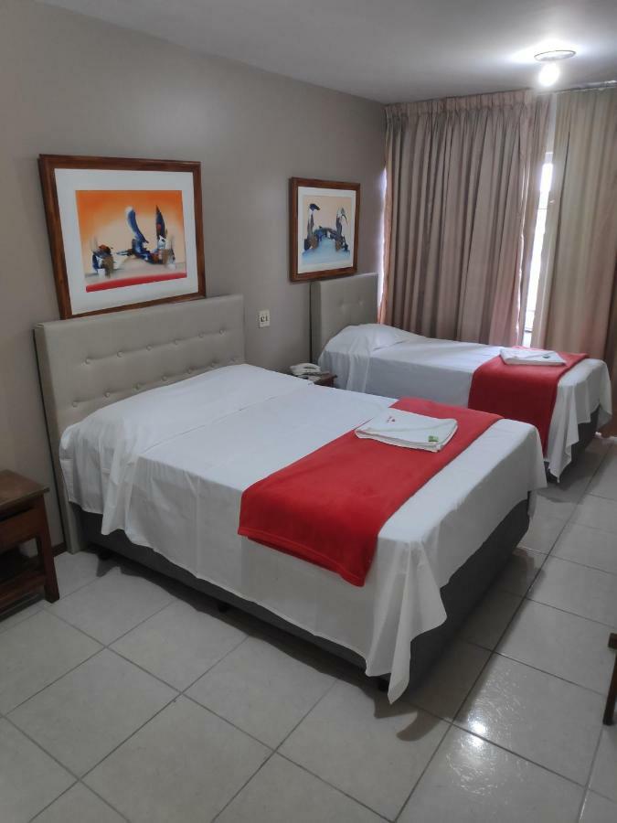 Max Hotel Núcleo Bandeirante エクステリア 写真