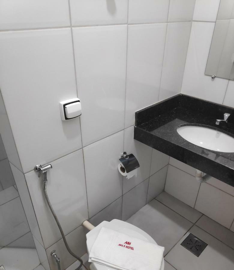 Max Hotel Núcleo Bandeirante エクステリア 写真