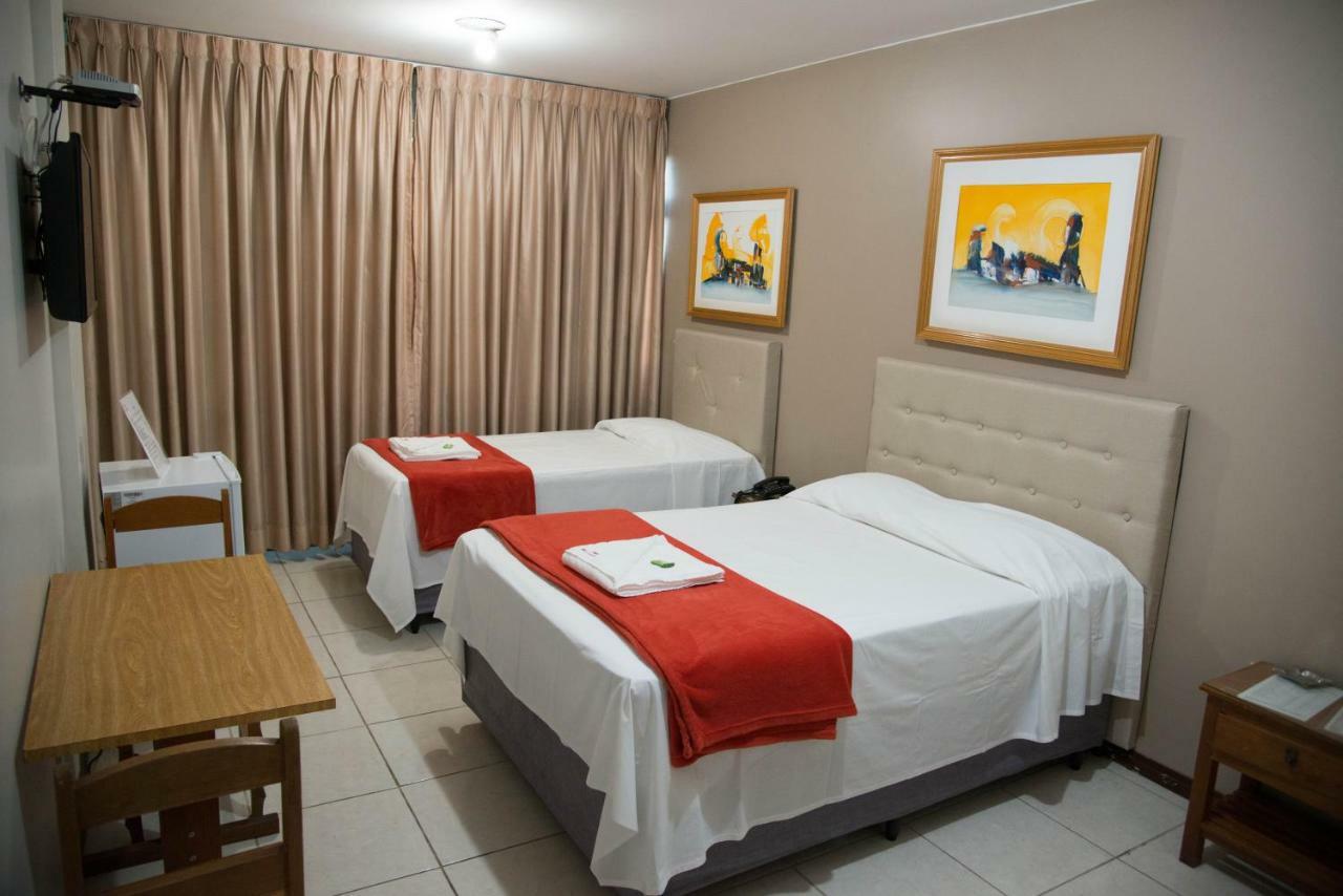 Max Hotel Núcleo Bandeirante エクステリア 写真